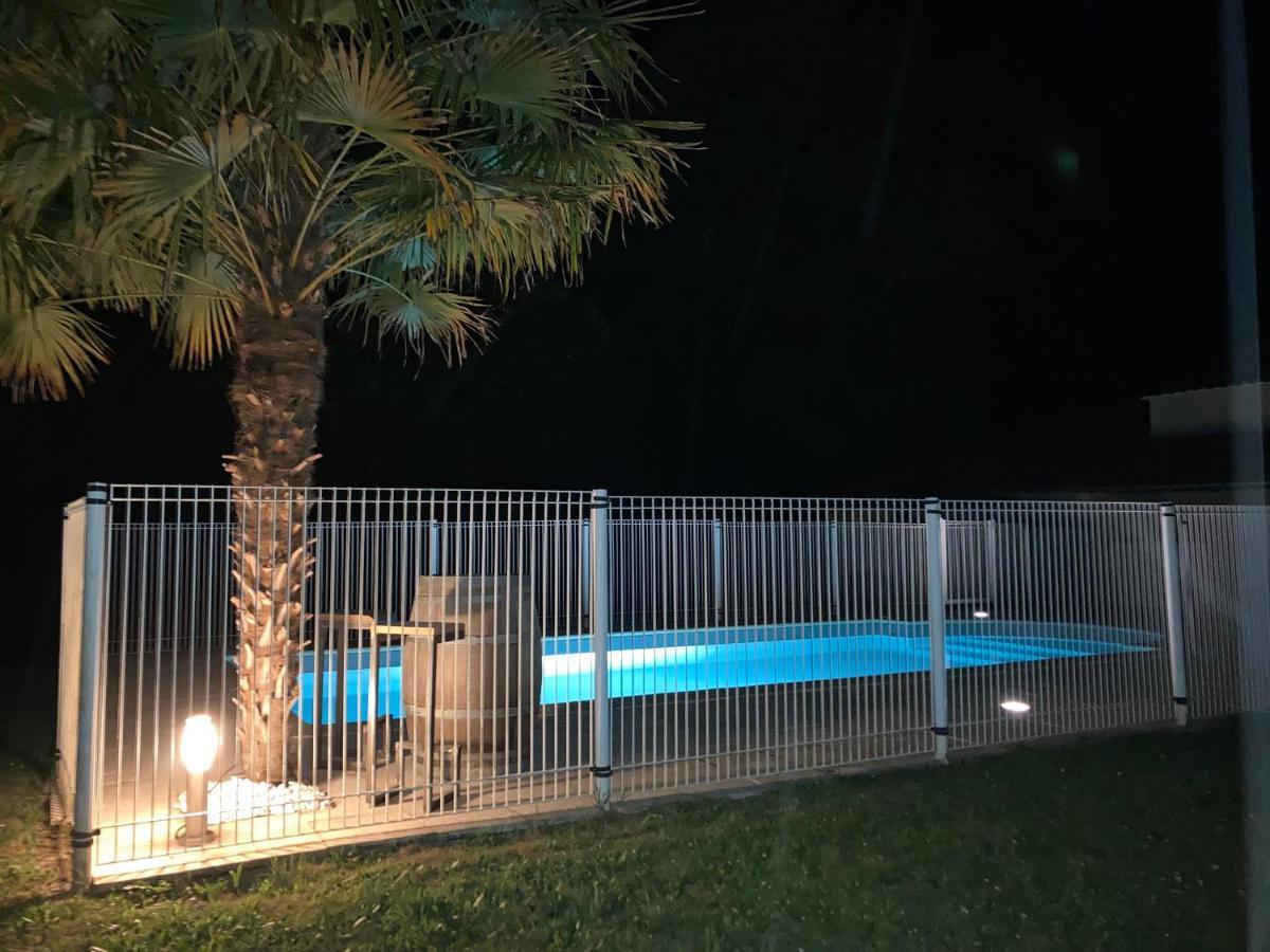 Gite Des Combes Blanches Avec Piscine Frayssinet-le-Gélat Exteriér fotografie
